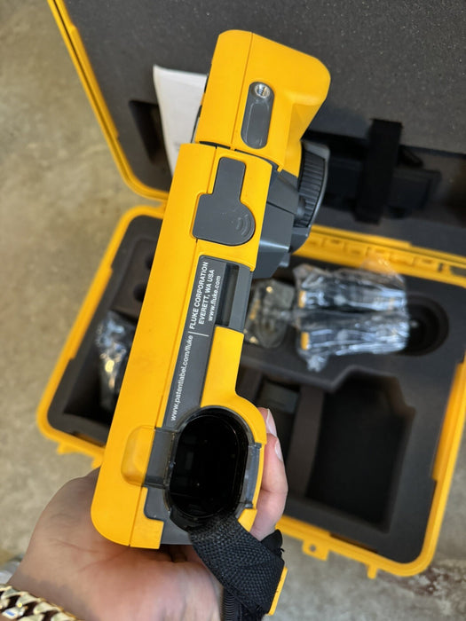 FLUKE TIX560 HANDHELD THERMAL CAMERA 320X240P 60HZ -20°C TO 1200°C