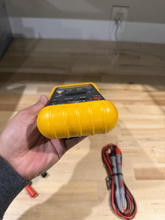 FLUKE 87 TRUE RMS MULTIMETER W/LEADS & CLIPS - SHIPS FAST
