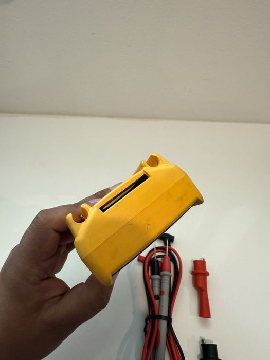 FLUKE 117 TRUE RMS MULTIMETER W/ LEADS & CLIPS - SHIPS FAST