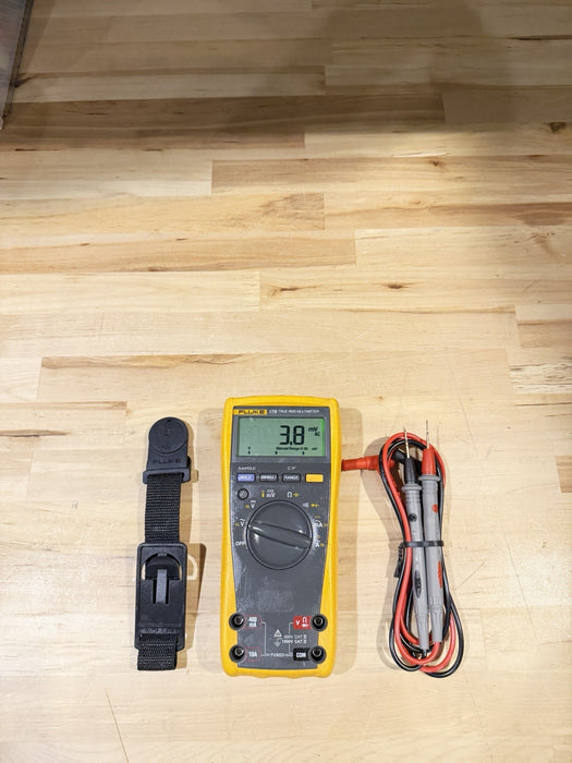 FLUKE 179 MULTIMETER WITH LEADS & CLIPS