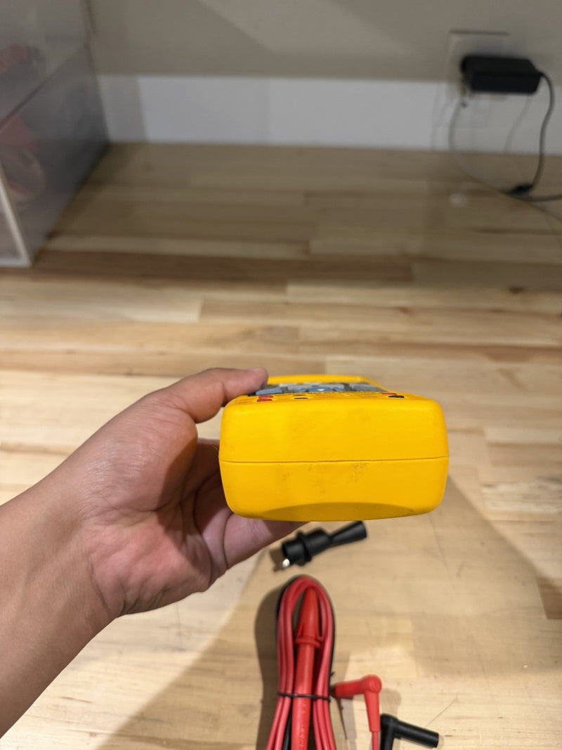 FLUKE 725 MULTIFUNCTION PROCESS CALIBRATOR WITH LEADS & CLIPS TESTED