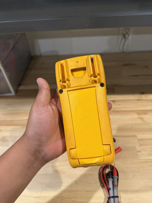 FLUKE 179 MULTIMETER W/ LEADS & CLIPS (SHIPS FAST)