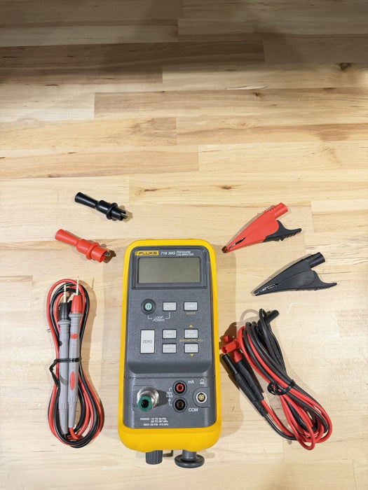 FLUKE 718 30G PRESSURE CALIBRATOR W/LEADS & BAG (FREE SHIPPING)PERFECT CONDITION