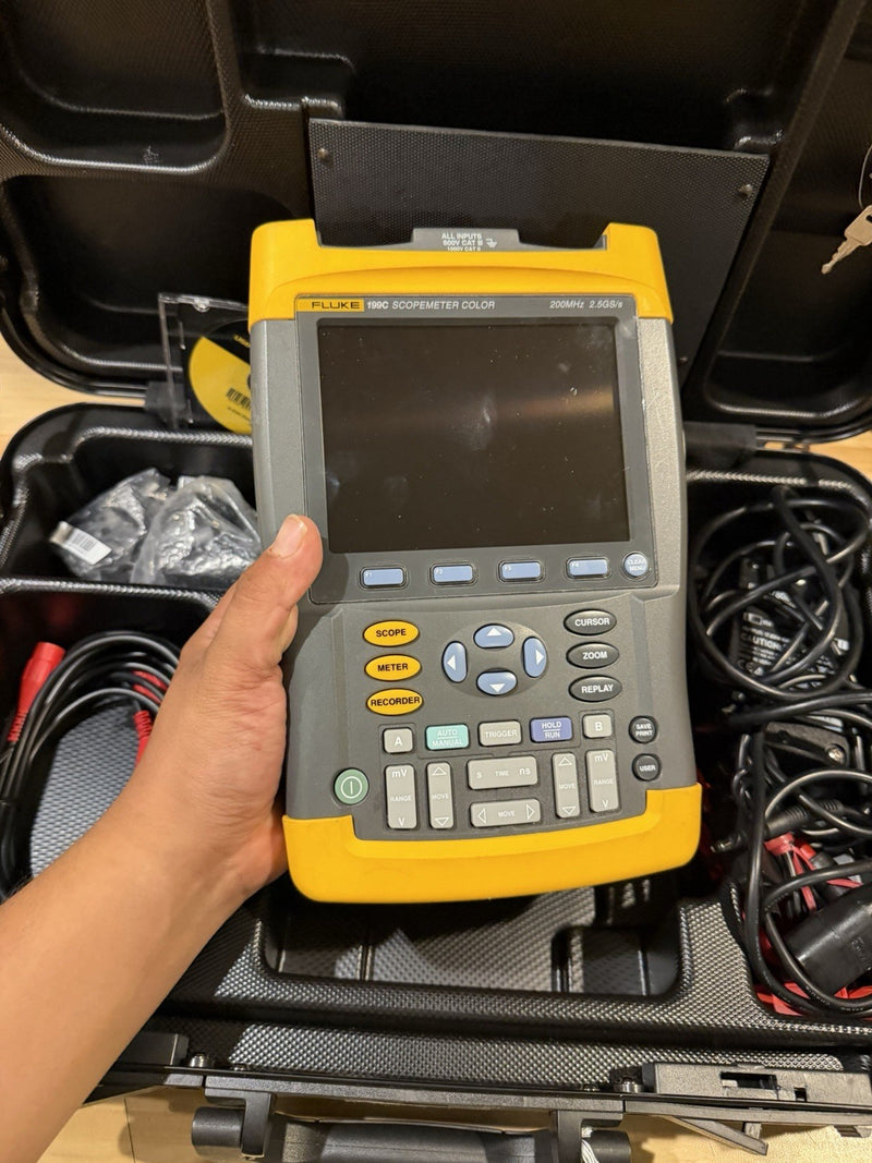 FLIKE 199C 200MHZ 2.5GS/s SCOPEMETER COLOR W/ ACCESSORIES (TESTED) SHIPS FAST