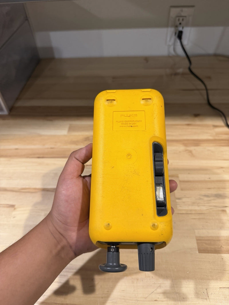 FLUKE 718 30G PRESSURE CALIBRATOR FOR PARTS