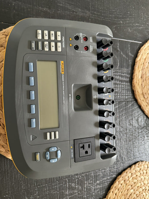 FLUKE ESA620 BIOMEDICAL ELECTRICAL SAFETY ANALYZER DOESNT POWER ON FOR PARTS
