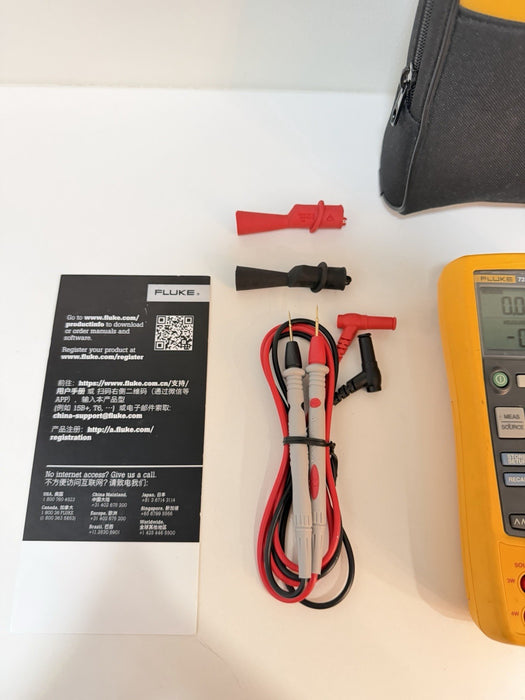 FLUKE 724 TEMPERATURE CALIBRATOR METER W/ LEADS & ACCESSORIES (TESTED)SHIPS FAST