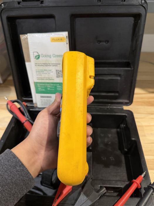 FLUKE 1587 FC INSULATION MULTIMETER WITH LEADS & CASE TESTED