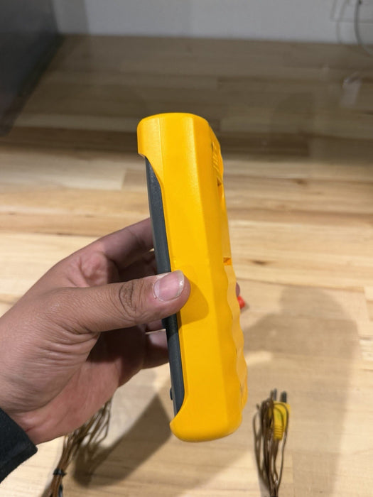 FLUKE 52 II THERMOMETER W / PROBE - SHIPS FAST