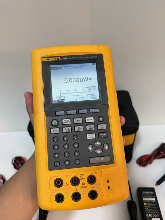 FLUKE 741B DOCUMENTING PRCESS CALIBRATOR WITH LEADS & CHARGER TESTED