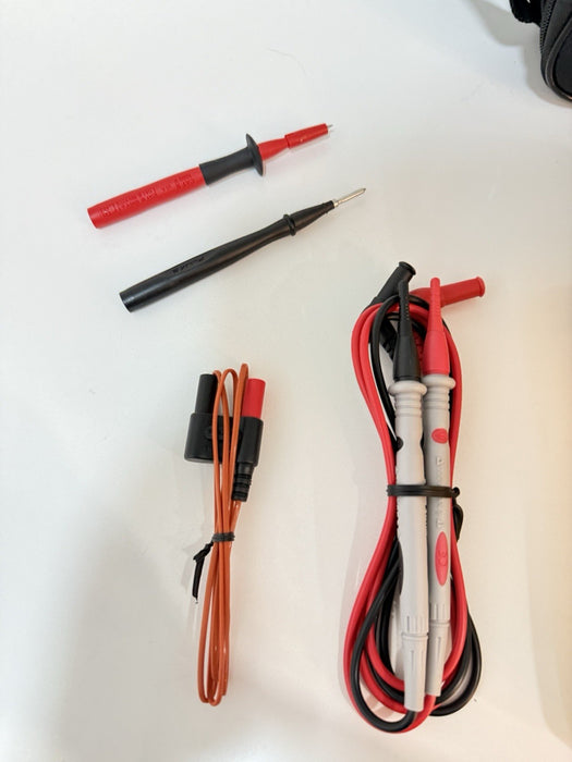 FLUKE 724 TEMPERATURE CALIBRATOR METER WITH ACCESSORIES