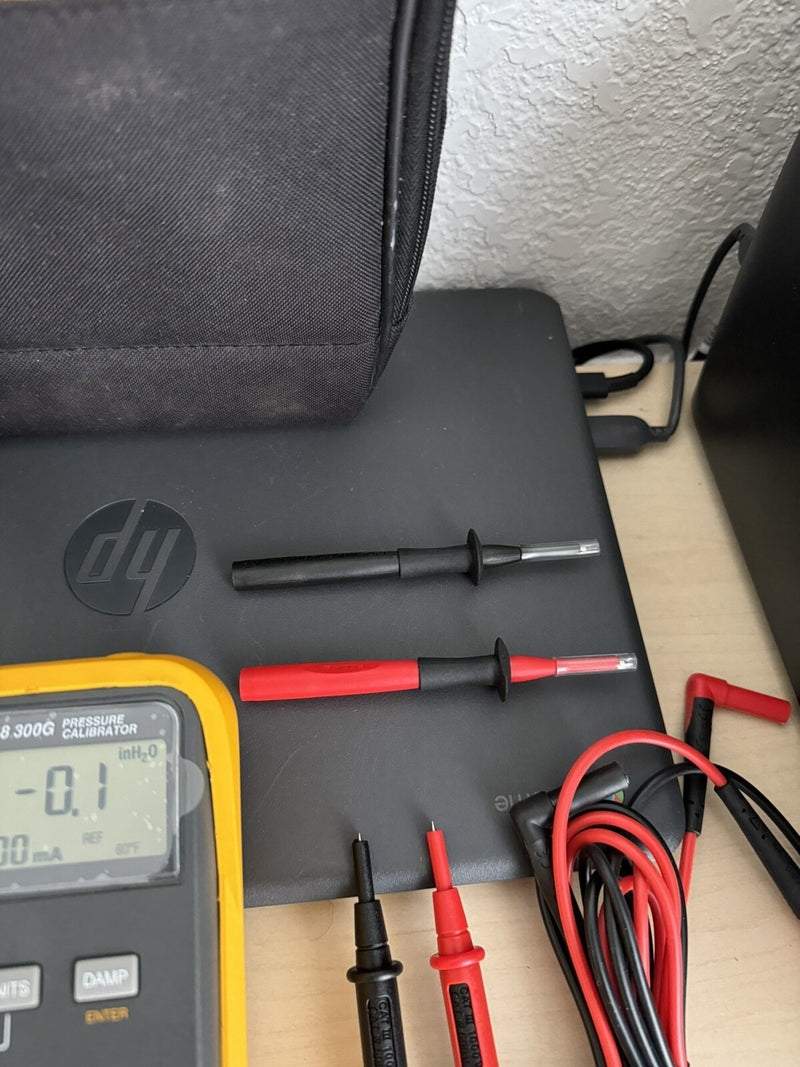 FLUKE 718-300G PRESSURE CALIBRATOR LEADS & ACCESSORIES