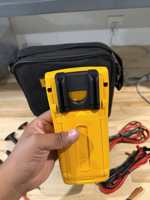 FLUKE 789 PROCESS METER W/ ACCESSORIES (TESTED) EXCELLENT CONDITION