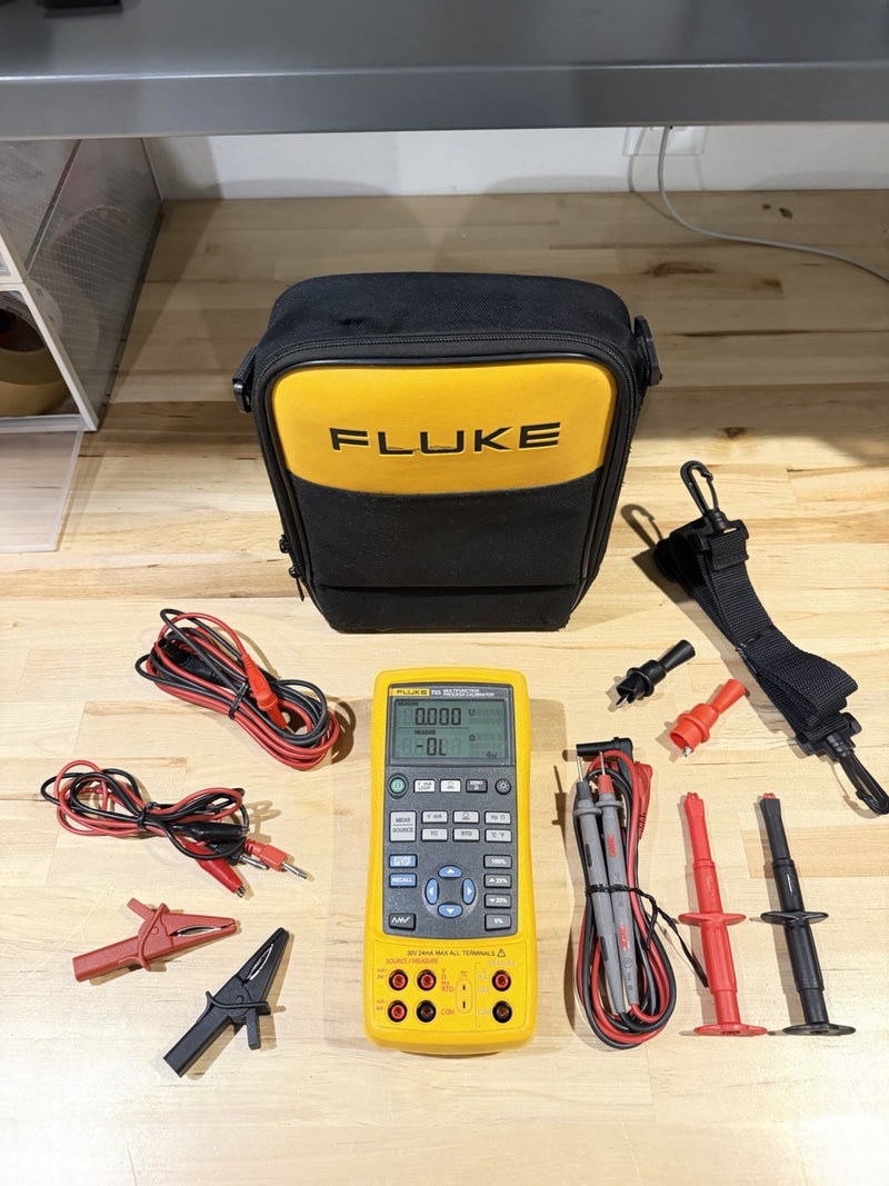 FLUKE 725 MULTIFUNCTION PROCESS CALIBRATOR WITH BAGLEADS & CLIPS