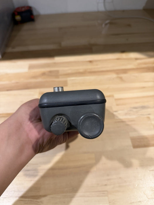 FLUKE 718 30G PRESSURE CALIBRATOR TESTED