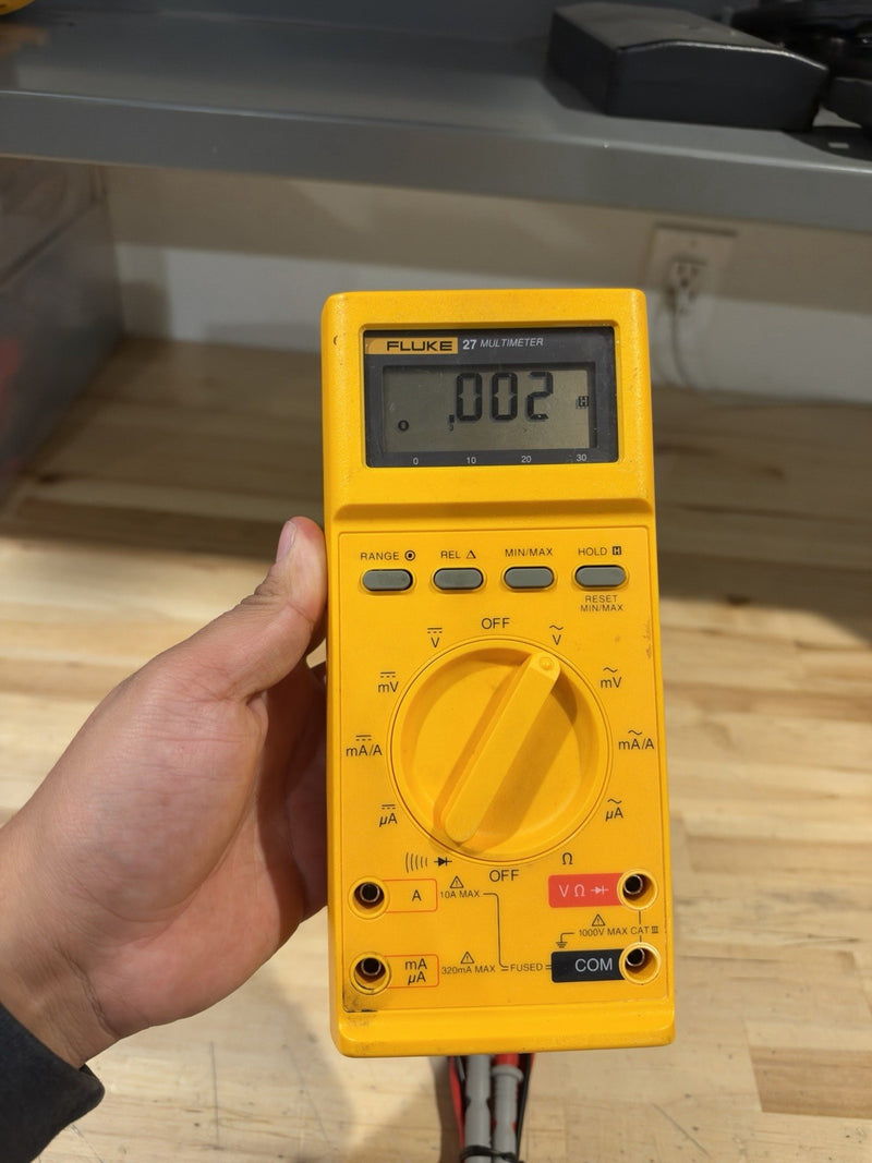 FLUKE 27 MULTIMETER W/ LEADS & CLIPS (TESTED) SHIPS FAST