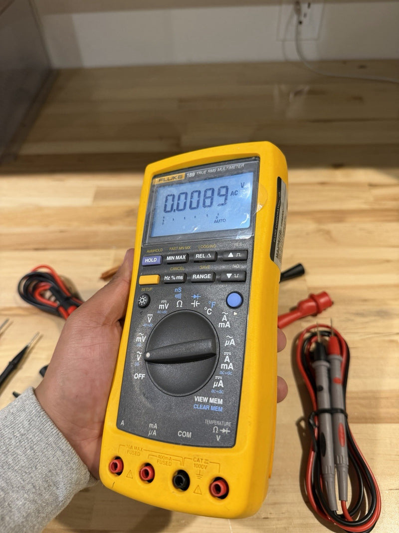 FLUKE 189 TRUE RMS MULTIMETER WITH LEADS & CLIPS
