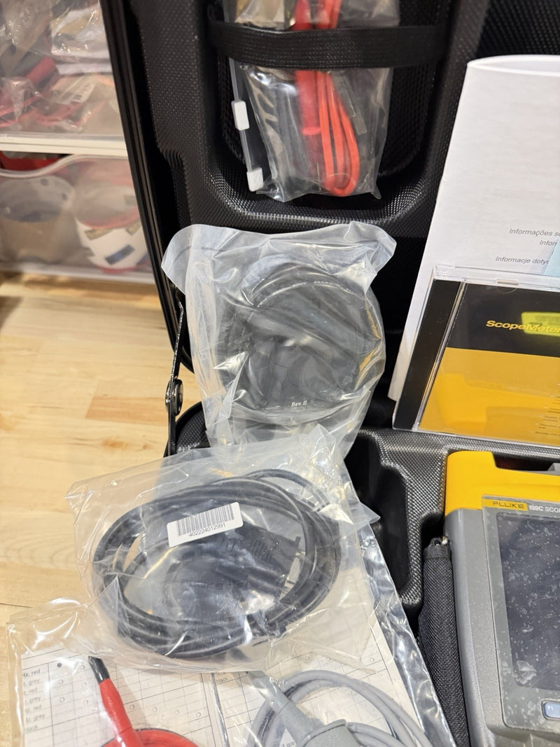 FLUKE 199C 200MHZ 2.5GS/S SCOPEMETER COLOR WITH ACCESSORIES