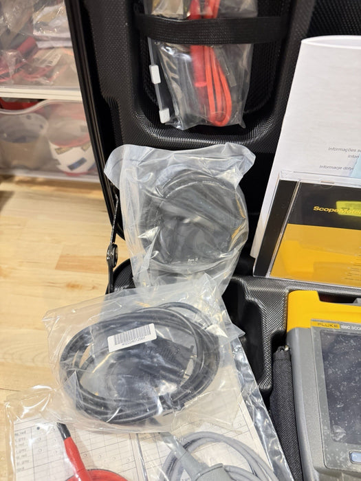 FLUKE 199C 200MHZ 2.5GS/S SCOPEMETER COLOR WITH ACCESSORIES