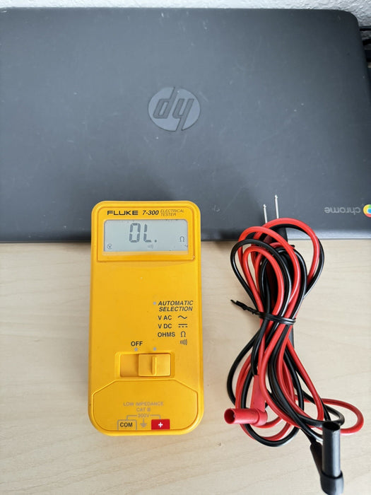 FLUKE 7-300 ELECTRICAL TESTER WITH LEADS