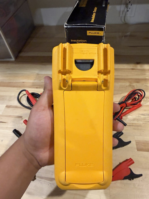 FLUKE 1503 INSULATION TESTER (NEW FACTORY SEALED) W ACCESSORIES - NEW