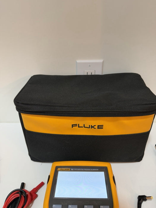 FLUKE 753 DOCUMENTING PROCESS CALIBRATOR W/ ACCESSORIES -FREE SHIPPING (TESTED)