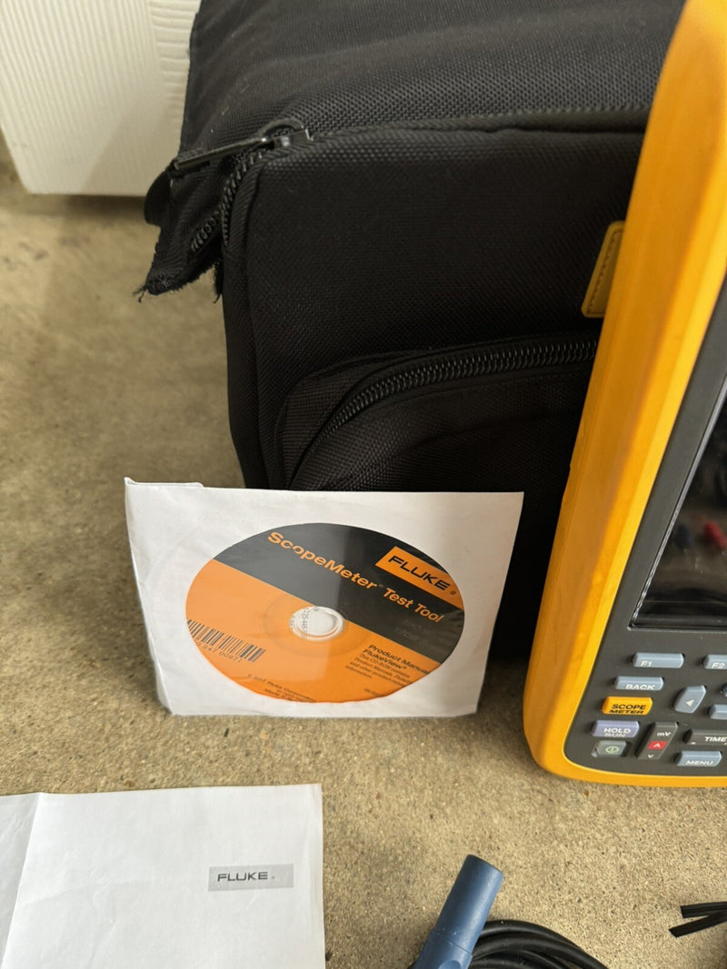 FLUKE 123B INDUSTRIAL SCOPEMETER HAND-HELD OSCILLOSCOPE 20 MHZ