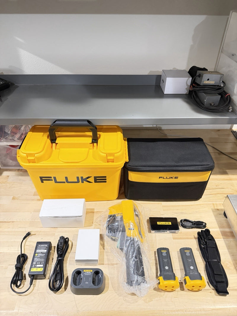 FLUKE TIR27 THERMAL IMAGER KIT 60HZ W/ BATTERIES & CHARGER TESTED RARE