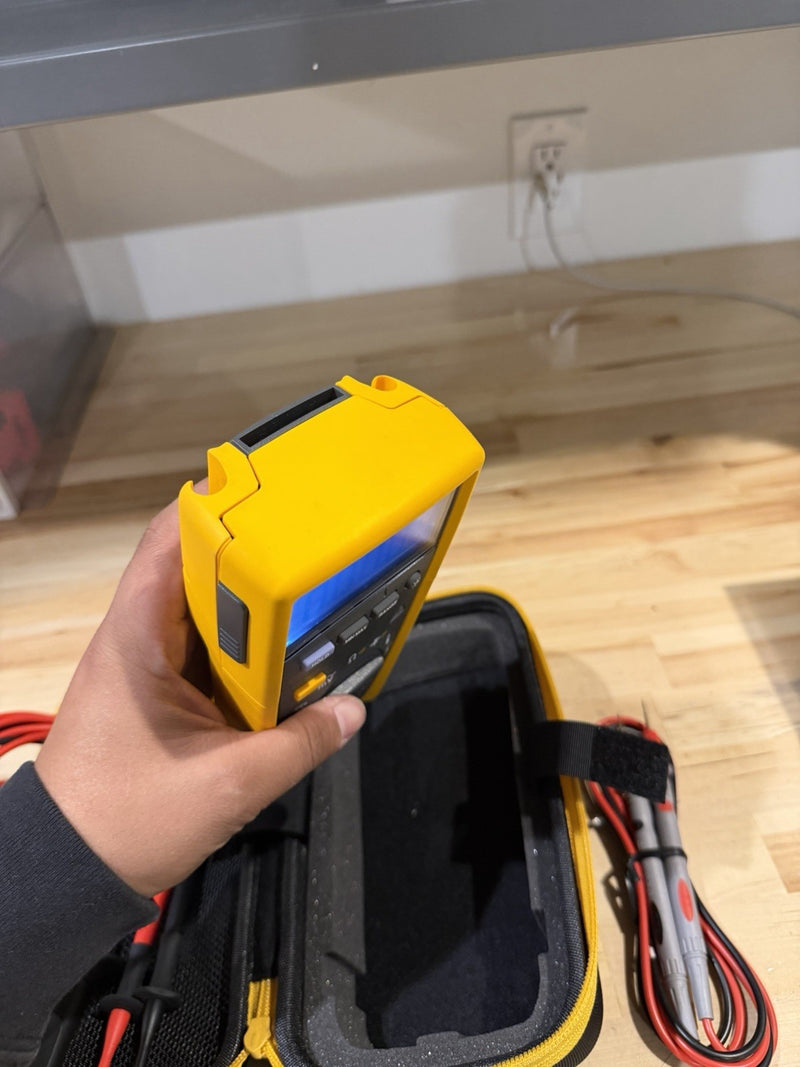 FLUKE 233 KIT REMOTE DISPLAY AUTOMOTIVE DIGITAL MULTIMETER