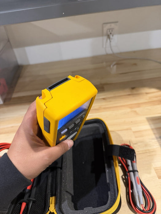 FLUKE 233 KIT REMOTE DISPLAY AUTOMOTIVE DIGITAL MULTIMETER