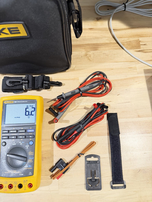 FLUKE 789 PROCESS METER W/ ACCESSORIES (TESTED) EXCELLENT CONDITION