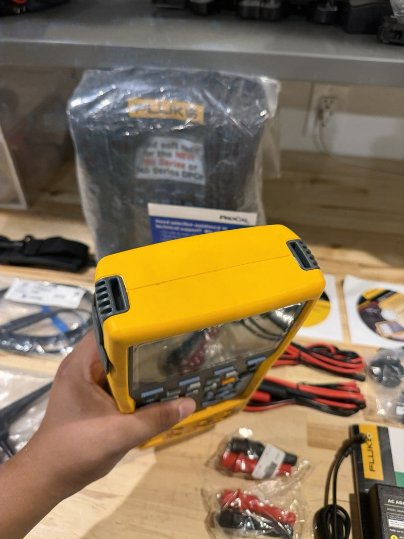 FLUKE 754 DOCUMENTING PROCESS CALIBRATOR W/ ACCESSORIES (NEW) FREE SHIPPING
