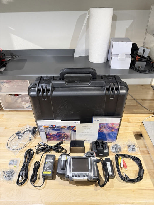 FLIR T300 THERMAL IMAGING INFRARED CAMERA W/ ACCESSORIES (TESTED) FREE SHIPPING