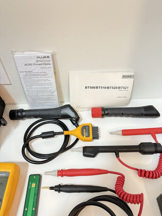 FLUKE BT521 BATTERY ANALYZER WITH ACCESSORIES TESTED