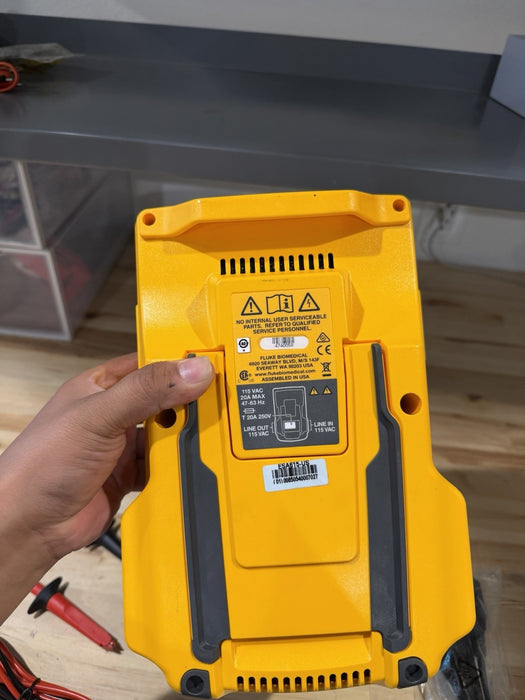 FLUKE ESA615 115V ELECTRICAL SAFETY ANALYZER TESTER WITH LEADS & CHARGER TESTED