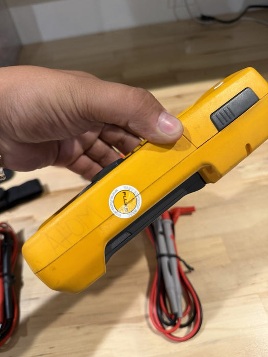 FLUKE 233 REMOTE DISPLAY AUTOMOTIVE DIGITAL  MULTIMETER (TESTED) FREE SHIPPING