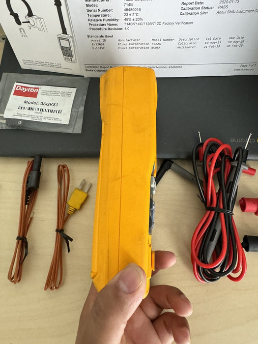 FLUKE 714B THERMOCOUPLE TEMPERATURE CALIBRATOR
