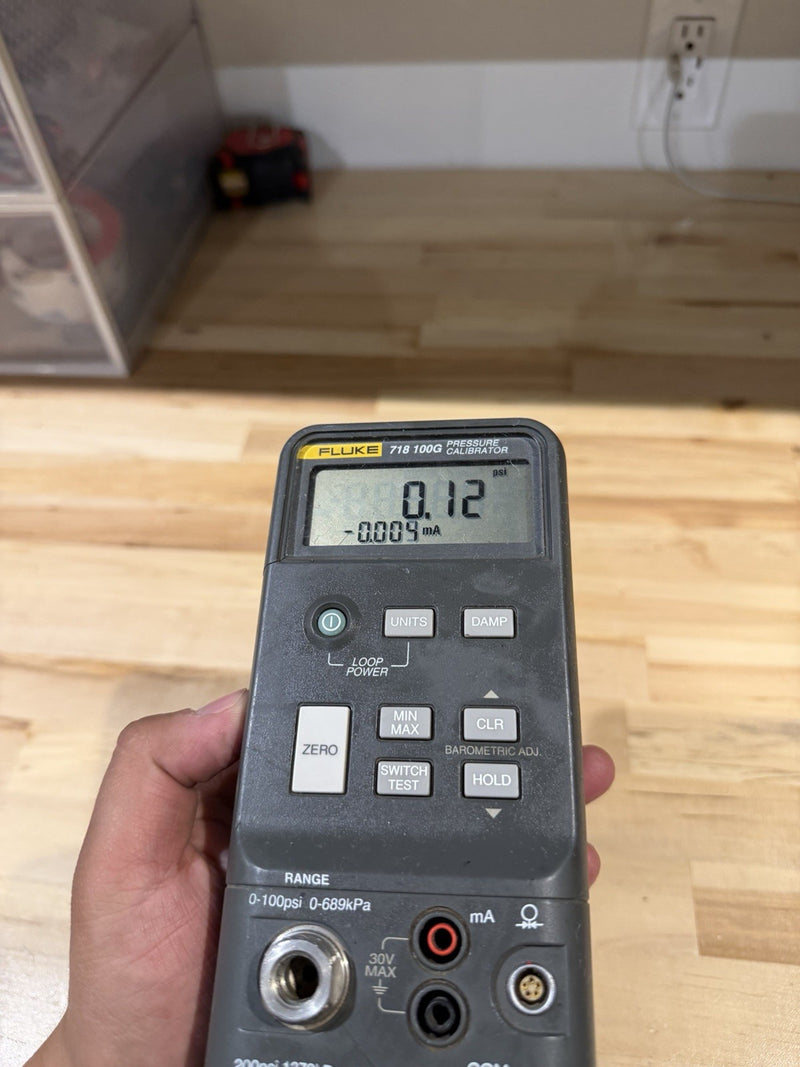 FLUKE 718 100G PRESSURE CALIBRATOR TESTED
