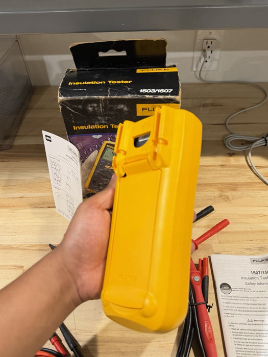 FLUKE 1507 INSULATION MULTIMETER W/ LEADS & CLIPS - SHIPS FAST (NEW)