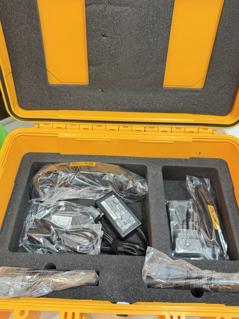FLUKE ii910 ACOUSTIC IMAGER W/ ACCESSORIES FREE SHIPPING (NEW)