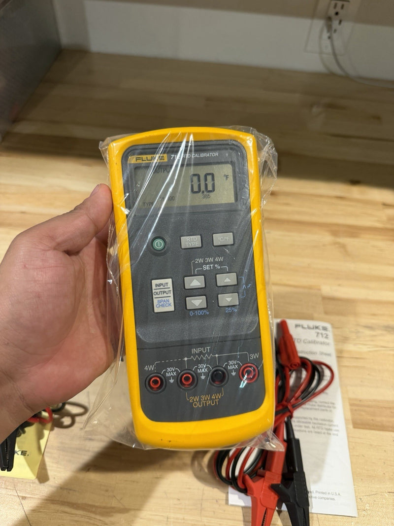 FLUKE 712 RTD CALIBRATOR KIT (NEW) FREE SHIPPING