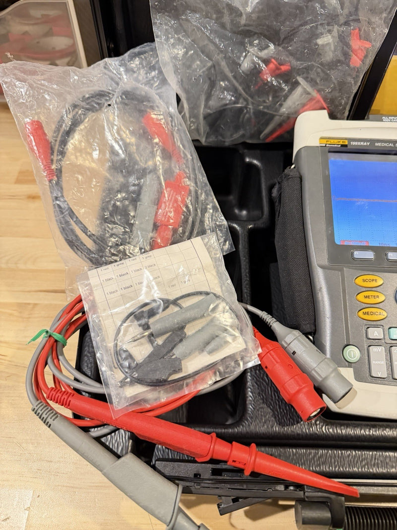 FLUKE 199XRAY MEDICAL SCOPEMETER 200MHZ 2.5GS/S WITH ACCESSORIES TESTED