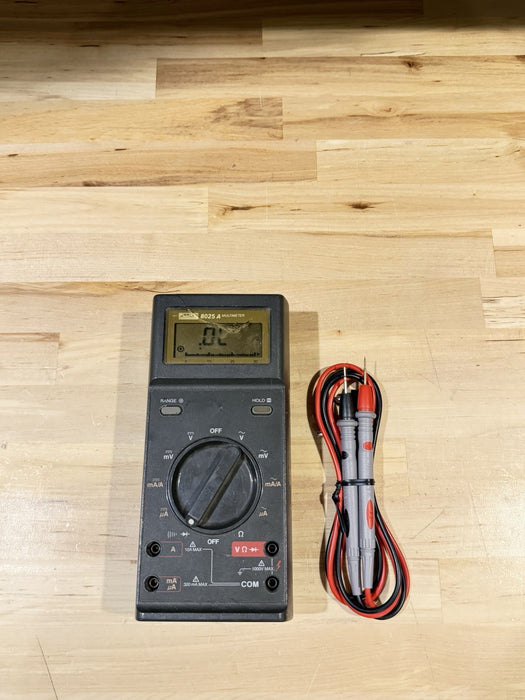 FLUKE 8025 A DIGITAL MULTIMETER W/ LEADS- SHIPS FAST