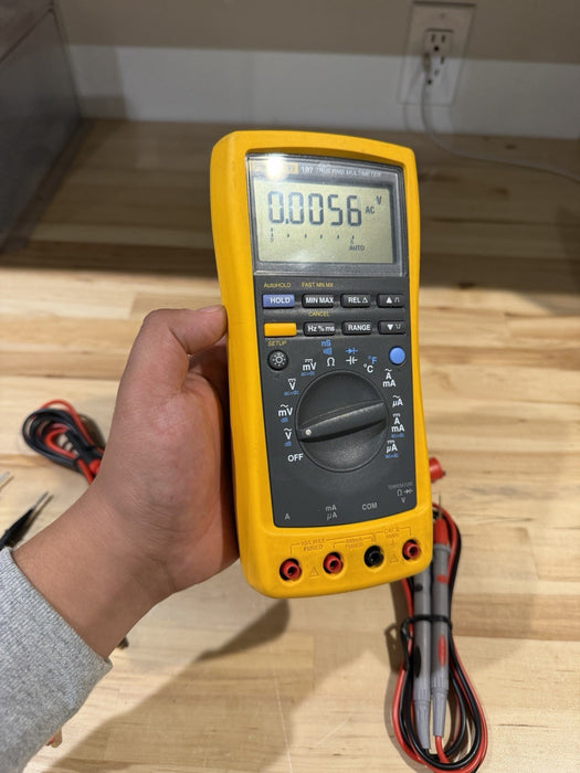 FLUKE 187 TRUE RMS MULTIMETER KIT W/ LEADS & CLIPS (TESTED) SHIPS FAST