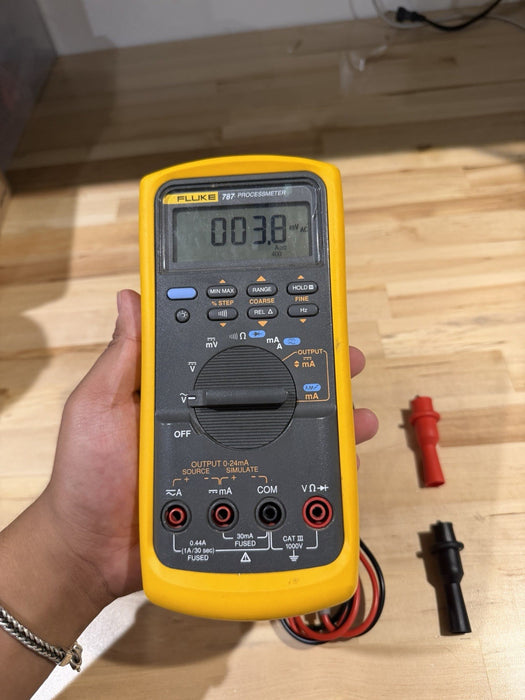 FLUKE 787 PROCESSMETER WITH LEADS & CLIPS TESTED
