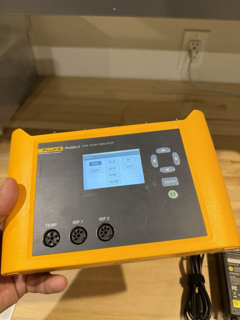 FLUKE BIOMEDICAL PROSIM 2 VITAL SIGNS SIMULATOR WITH CHARGER TESTED