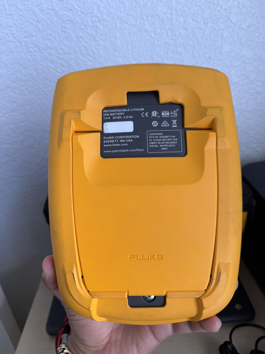 FLUKE 830 LASER ALIGNMENT TOOL WITH BAG & CHARGER INCLUDED
