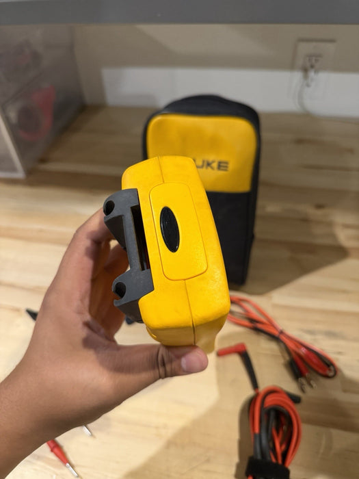 FLUKE 789 PROCESSMETER WITH LEADS & CLIPS TESTED