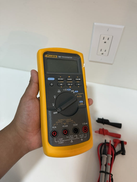 FLUKE 787 PROCESSMETER W/LEADS (SHIPS FAST) FREE SHIPPING (TESTED)