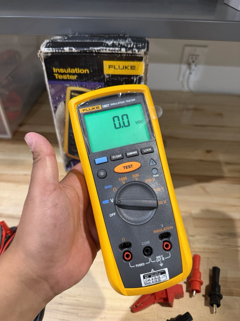 FLUKE 1507 INSULATION MULTIMETER WITH LEADS & CLIPS CALIBRATED 2026